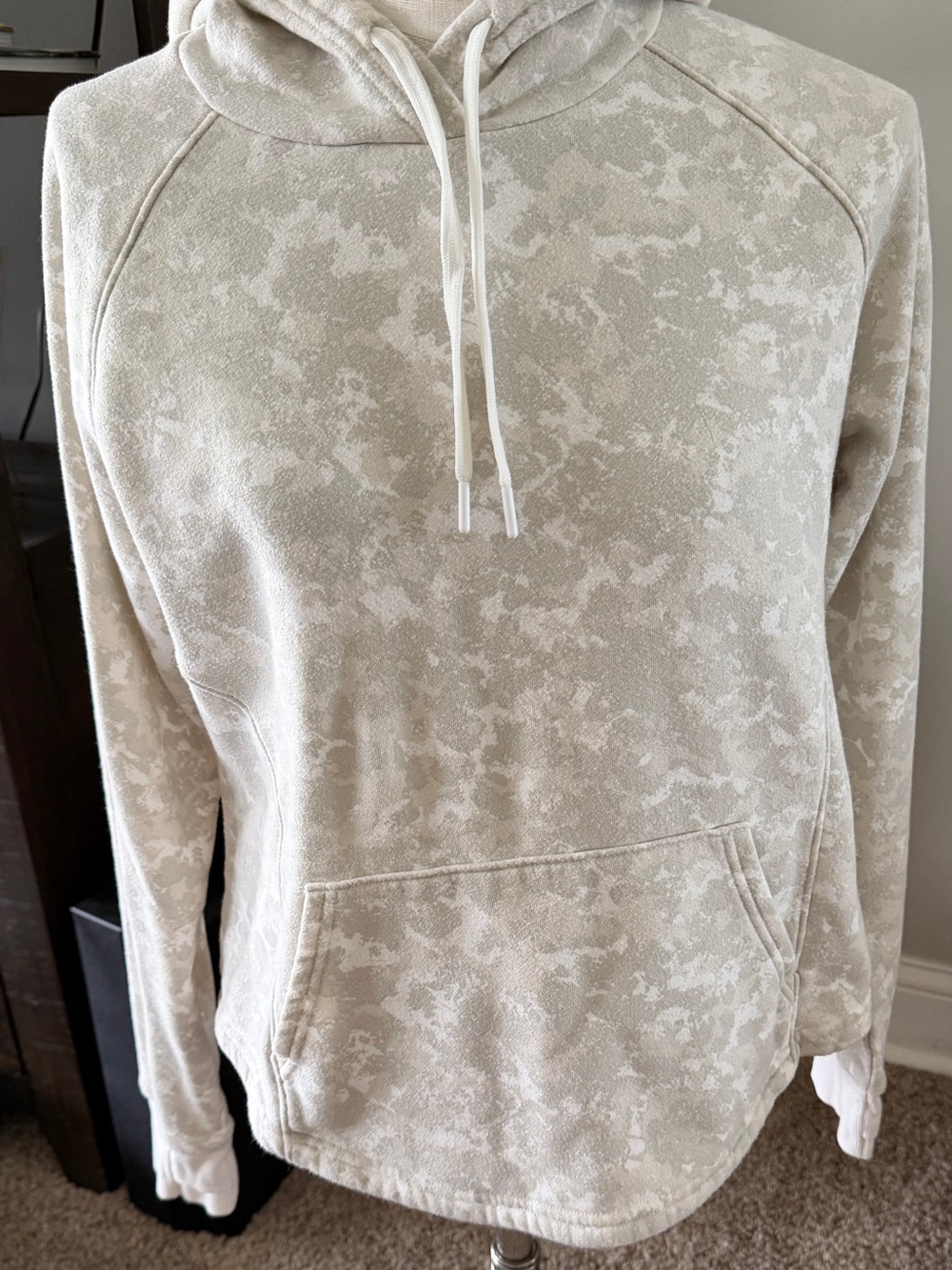 tek gear Women’s Light Beige Camo Crewneck Hoodie